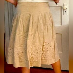 Jones New York tan embroidered skirt, fully lined 100% cotton.
